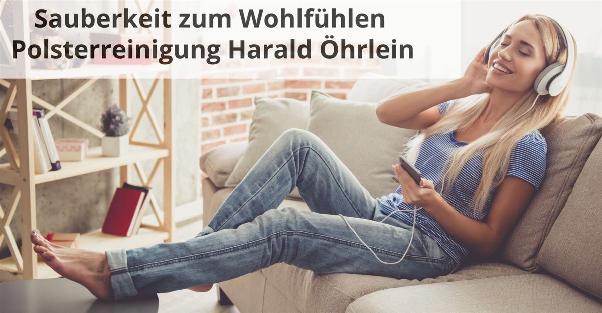 Frau liegt gemütlich auf einem sauberen Sofa - Sauberkeit zum Wohlfühlen Polsterreinigung Harald Öhrlein